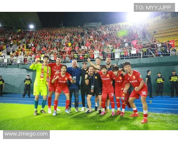 今天足球明星意外去世引发全球球迷的深切哀悼与追思